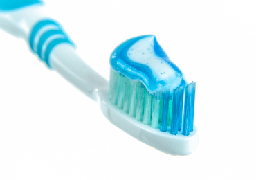 ¿Es conveniente usar pasta de dientes con flúor?
