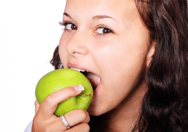 Cinco alimentos para fortalecer tus dientes