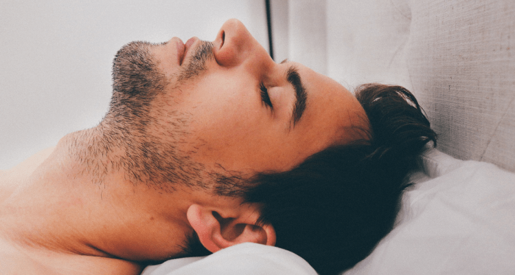 Dormir bien es clave para tener buena salud bucal