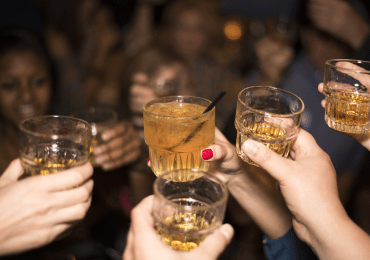 ¿Cómo afecta el consumo de alcohol a nuestros dientes?