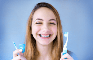 Cómo debemos cuidarnos los dientes con ortodoncia