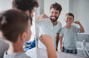 Como debemos cepillarnos correctamente los dientes