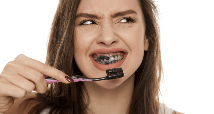 El carbon activado conlleva riesgos para tu salud bucodental