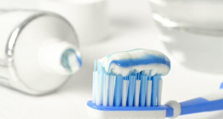 ¿Microplásticos en tus dientes?